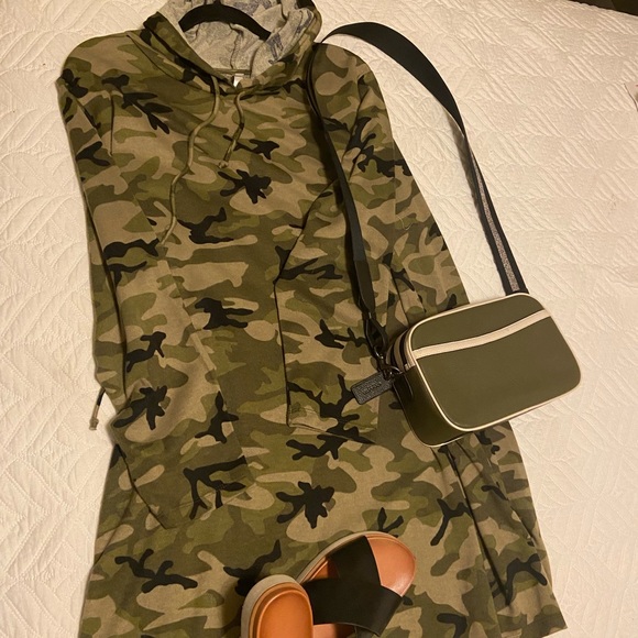 Xlilaration | Dress | Camouflage | Hoodie - Picture 4 of 11